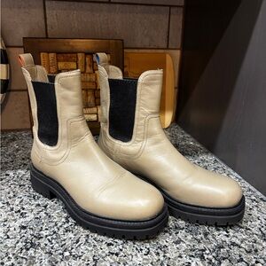 Boden Irish Cream Pull On Leather Chelsea Boots Size 38